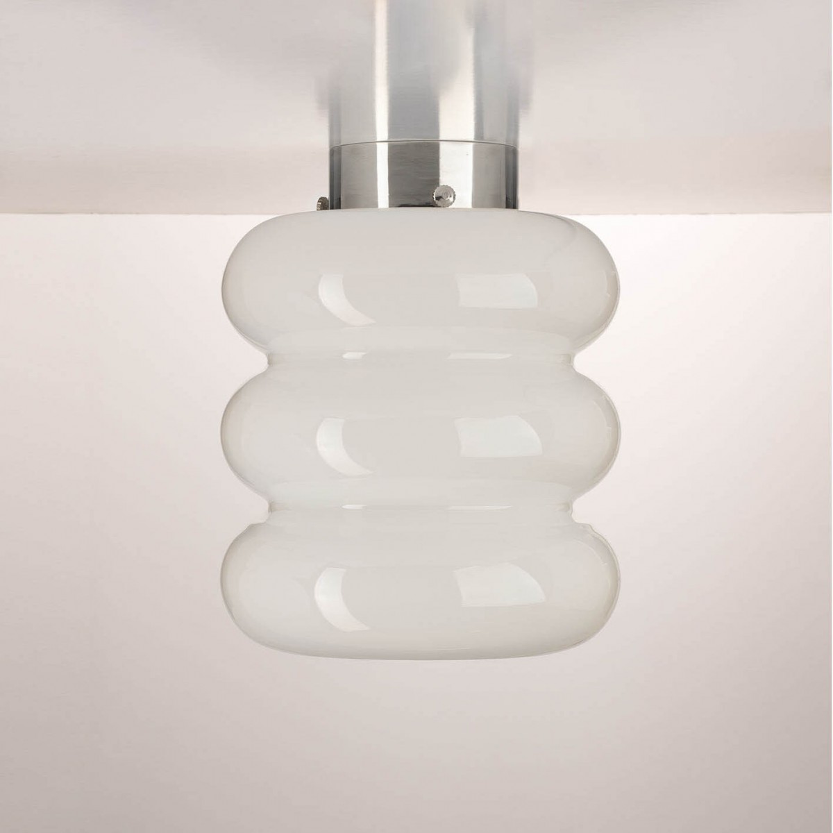 Eklektyczna szklana lampa wisząca Mémoire Embassy Interiors mosiądz