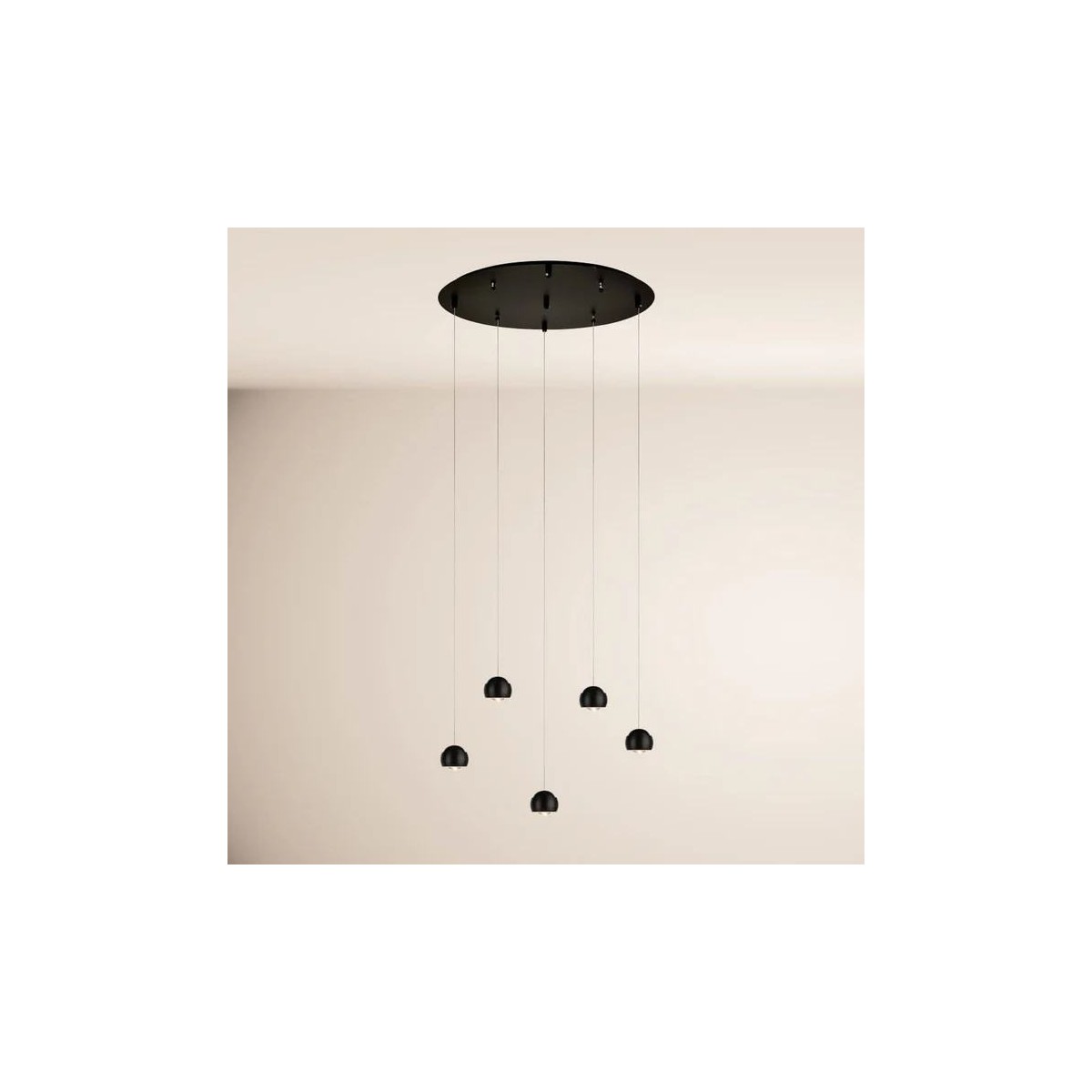 S.LUCE BEAM LED – lampa wisząca 5‑płomienna, ściemniana.
